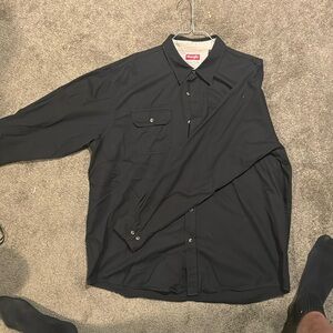 Size XL, wrangler button up shirt. 100% cotton, thick good quality.